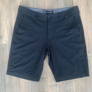 Travis Mathew || Men’s Black Beck Shorts
